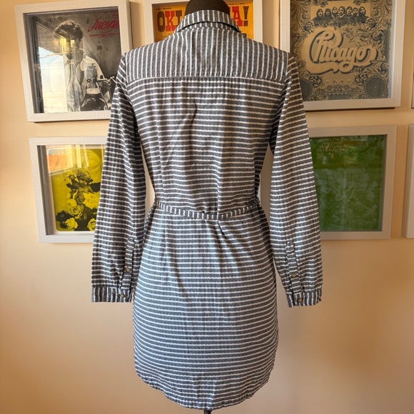 Black and white striped Abercrombie & Fitch shirtdress - Picture 2 of 8